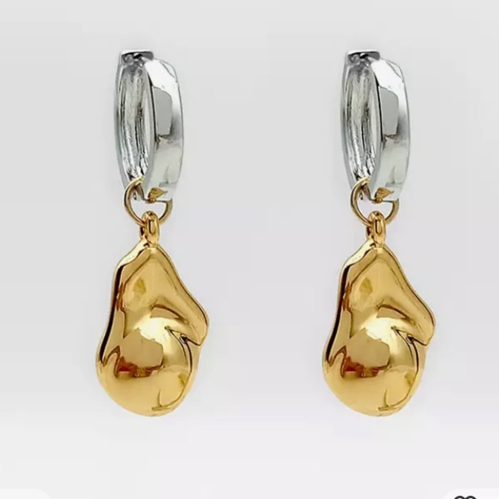 Gold Baroque Pearl Shell Hoop Earrings - Picture 1 of 4
